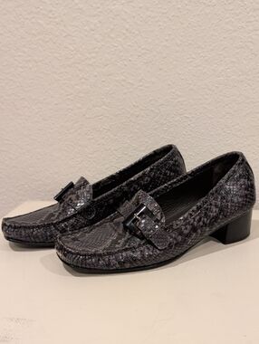 Stuart Weitzman Gray Snake-Print Loafers with Buckle 39/8.5